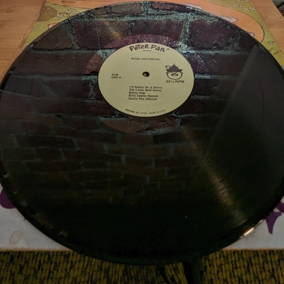 Peter cottontail 33 no jacket damage to cover - Picture 2 of 4